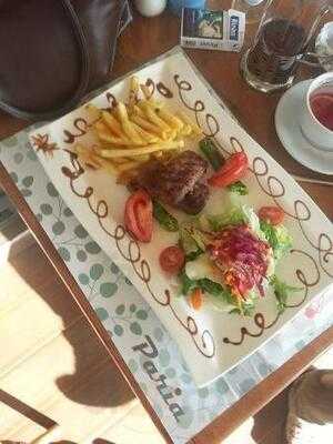 Paria Cafe & Restoran