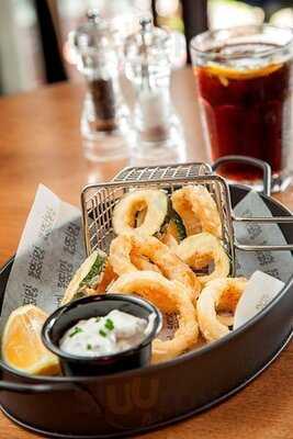 Social Sports Pub & Kitchen