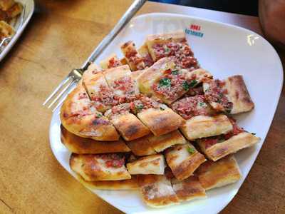 Meşhur Karadeniz Güveç Ve Pide Salonu