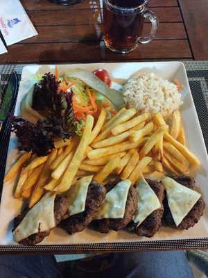 Tesadüf Cafe & Fener Çay Bahçesi