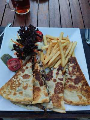 Tesadüf Cafe & Fener Çay Bahçesi