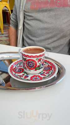 Les Mann's Cafe & Patisserie