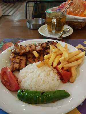 Robert's Plus Çınaraltı Cafe