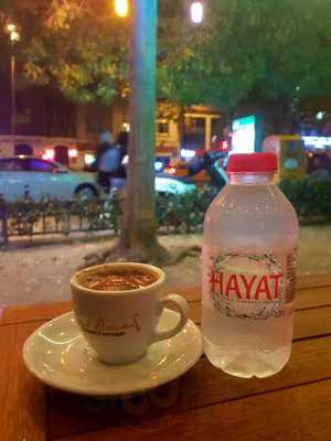 Robert's Plus Çınaraltı Cafe