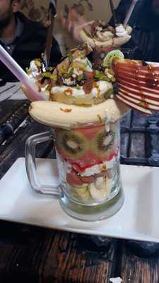 Robert's Plus Çınaraltı Cafe