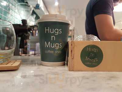 Hugs N Mugs Moda