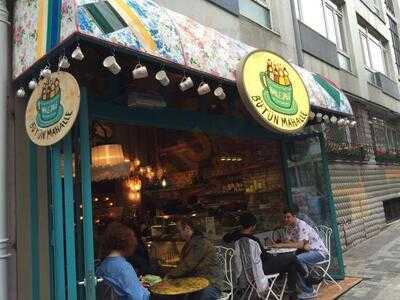 Hale Jale Butun Mahalle