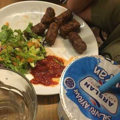 Cızbız Soyaslan Köfte & Sucuk Evi