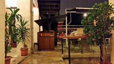 Elpare Cafe & Restaurant