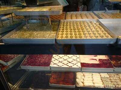 Aziz Usta Burma Kadayıf & Baklava