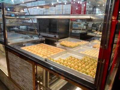 Aziz Usta Burma Kadayıf & Baklava