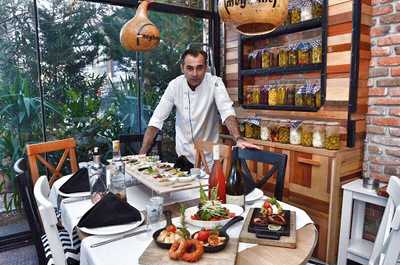 Uzum Kızı Greek Taverna