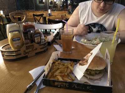 Route Burger House