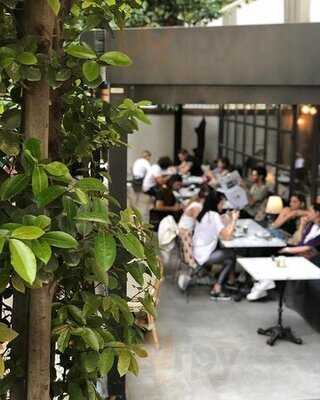 Fiyonk Bakery & Cafe