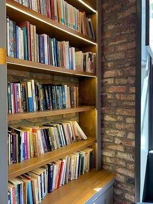 Minoa Bookstore & Cafe