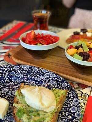 Minoa Bookstore & Cafe