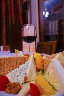 Sarnic Suit's & Kitchen