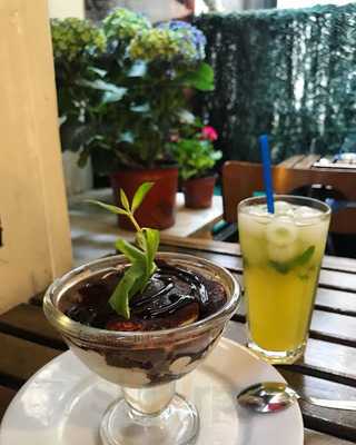 Symbol Cafe - Nişantaşı