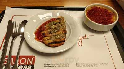 Salon Cafe & Restorant