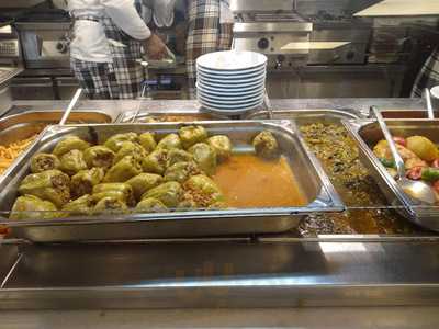 Salon Cafe & Restorant