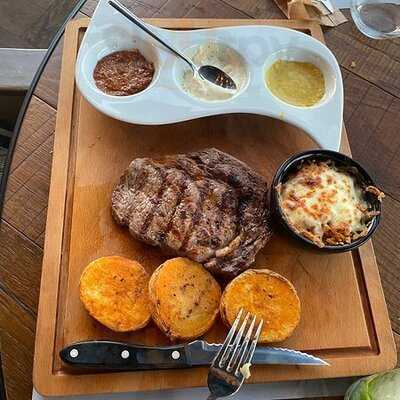 Loti Cafe & Roof Lounge