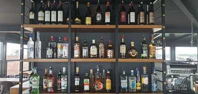 Loti Cafe & Roof Lounge