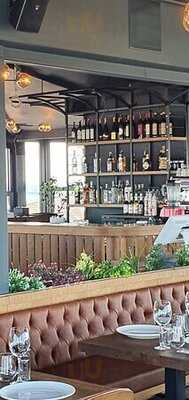 Loti Cafe & Roof Lounge