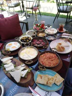 Hadiqa Cafe & Restaurant