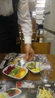 Yaprak Döner Sarayı