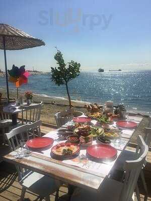 Capo Verde Grill & Surfers Club