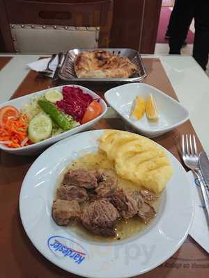 Kardeşler Köfte Ve Yemek Salonu