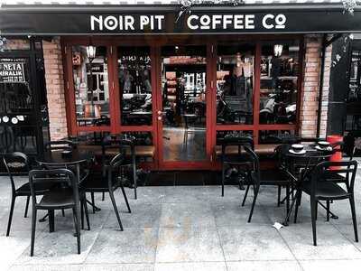 Noir Pit Coffe Co. Moda