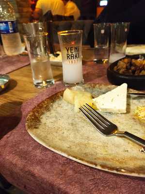 Şehla Zamanın Meyhanesi