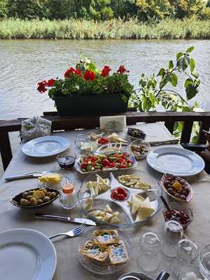 Riva Cicek Restaurant