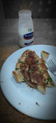 Tarihi Meshur Eyup Sultan Pide Guvec Salonu