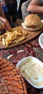 Empire Caffe & Restorant