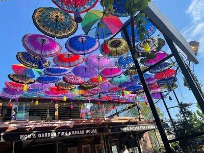 Mom's Garden Cafe & Restaurant