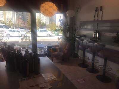 Eflatun Yemek Bakkali