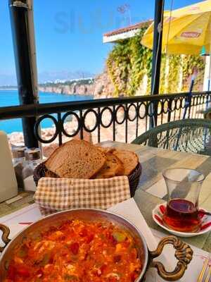 Castle Cafe And Bistro