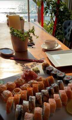 Sushi Tushi Sushi Bar