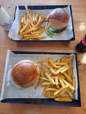 Etçi Mücahit Burger & Döner