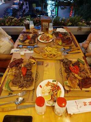 Etçi Mücahit Burger & Döner