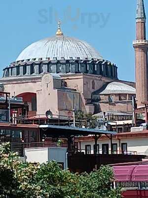 Kâki Umbrella Restaurant