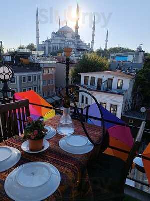 Kâki Umbrella Restaurant