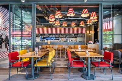 Happy Moon's Bob's Cafe Nev Çarşı