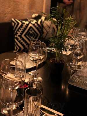 Mandjie Gastro Bar & Restaurant