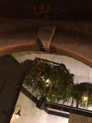 Mandjie Gastro Bar & Restaurant