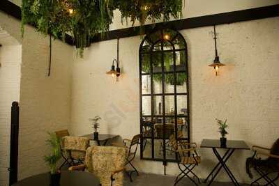 Mandjie Gastro Bar & Restaurant