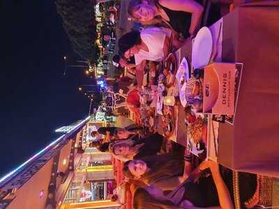 Dennis Restourant And Bar