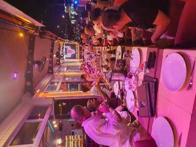 Dennis Restourant And Bar